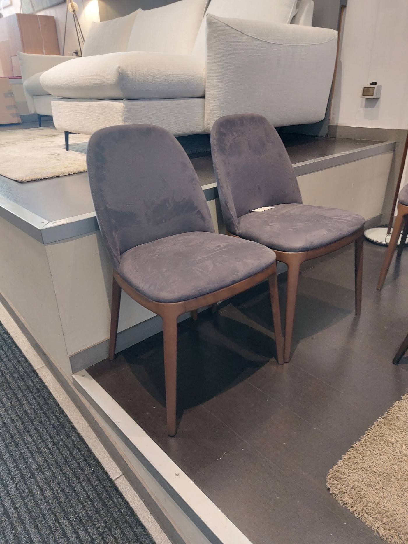 Sedie Trevisan Italia mod. Breganze in legno rovere tinto curvato e tessuto sintetico lavabile, outlet Benedetti Arredamenti